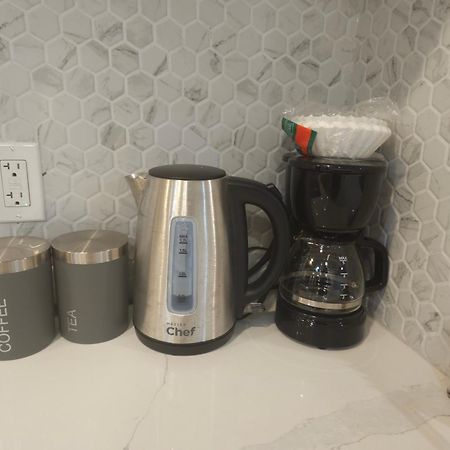 Cozy 2 Bedroom Suite, Queen Beds, Near The Airport Edmonton Extérieur photo