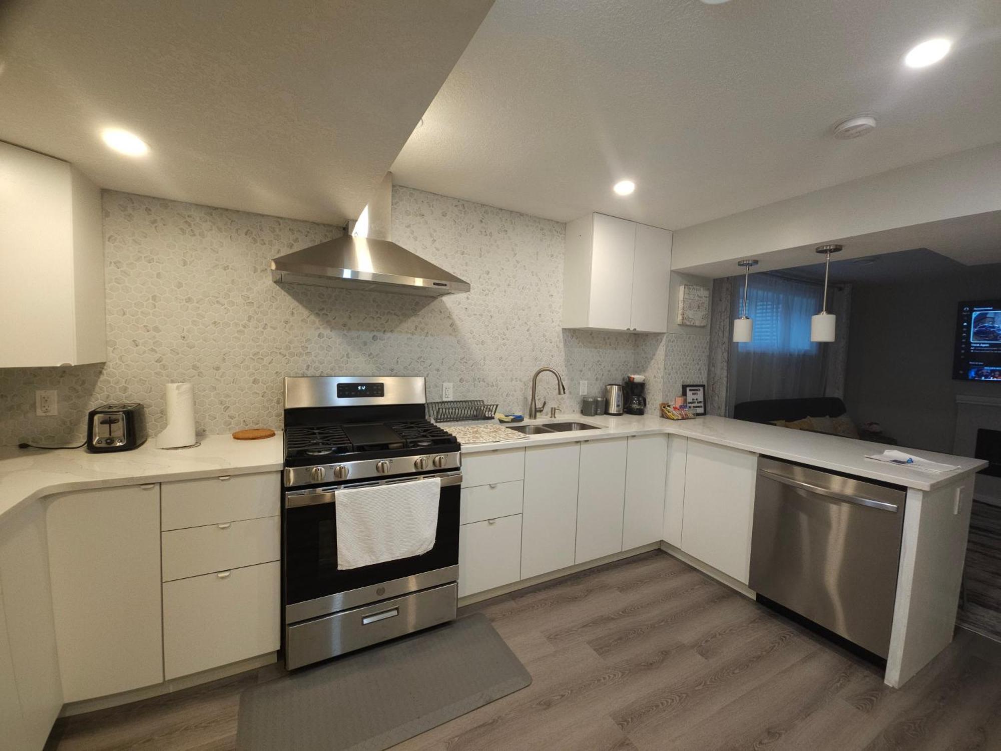 Cozy 2 Bedroom Suite, Queen Beds, Near The Airport Edmonton Extérieur photo