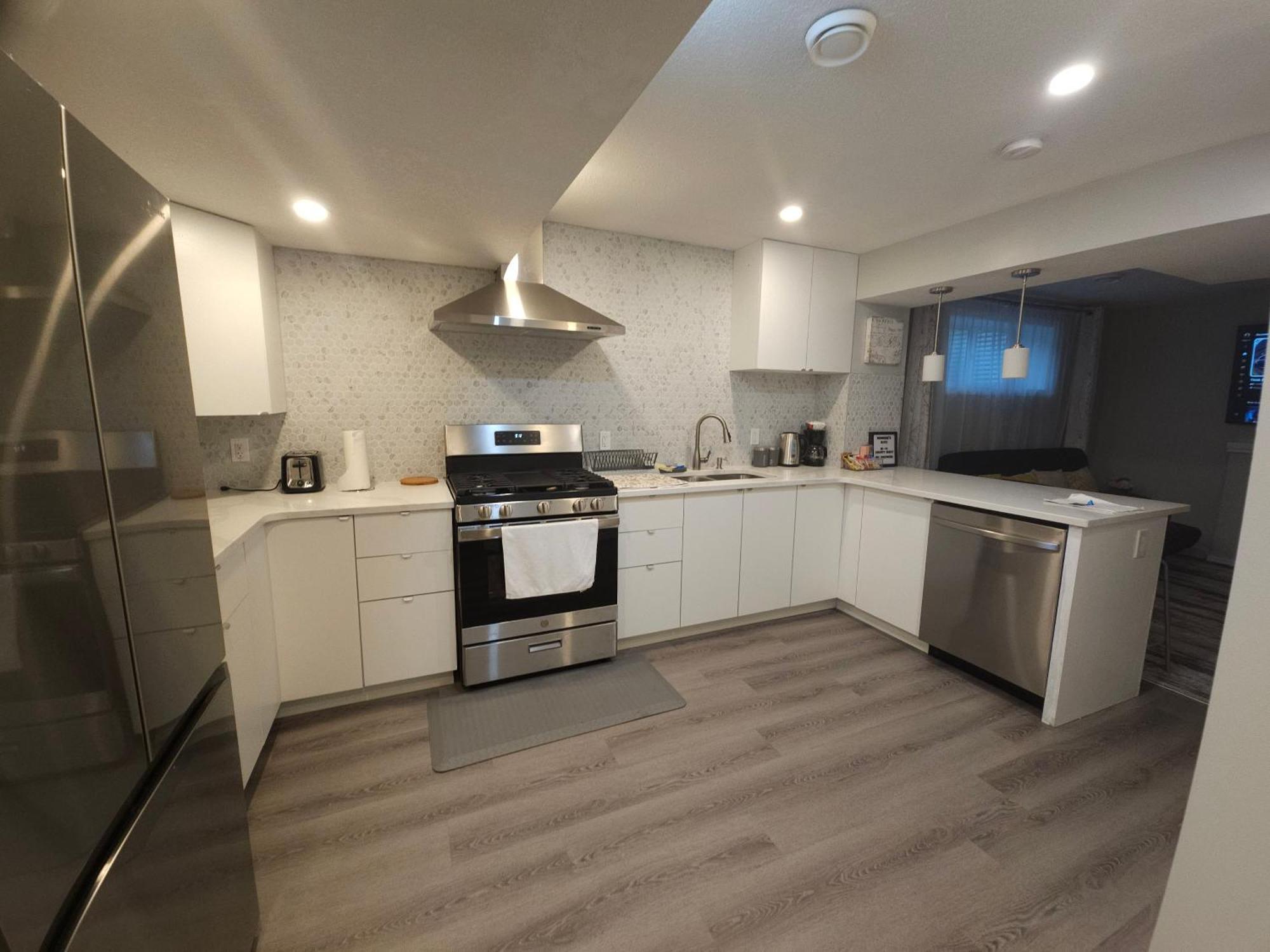 Cozy 2 Bedroom Suite, Queen Beds, Near The Airport Edmonton Extérieur photo
